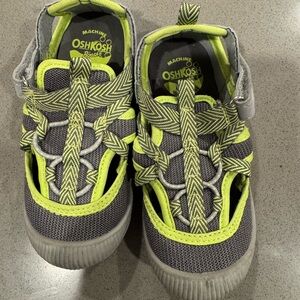 OshKosh Ever Play Kids Water Shoes Size 9 Gray Neon Green Sandals Boys Girls